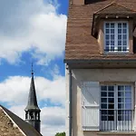 Western Blanche De Castille 3* Dourdan
