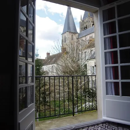 Western Blanche De Castille 3* Dourdan