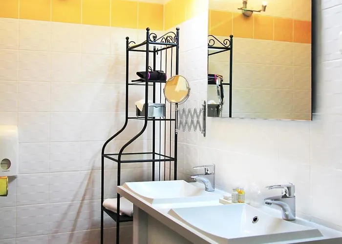 Western Blanche De Castille Hotel