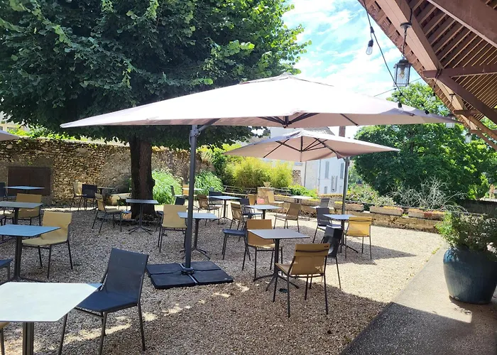 Western Blanche De Castille 3* Dourdan