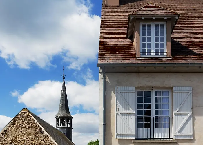 Western Blanche De Castille 3* Dourdan